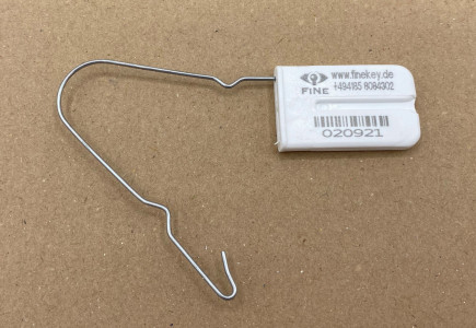 Drahtclip wei&szlig; mit BarCode und Seriennummer